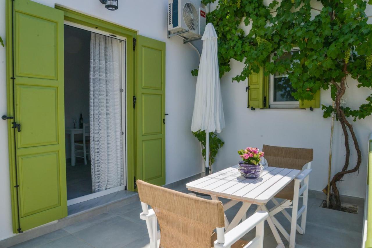 Zeras Apartments Adamantas Exterior photo