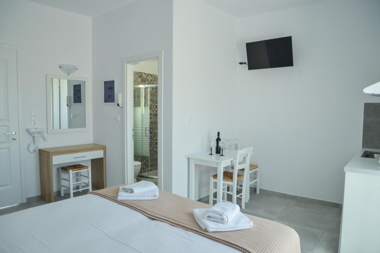 Zeras Apartments Adamantas Exterior photo