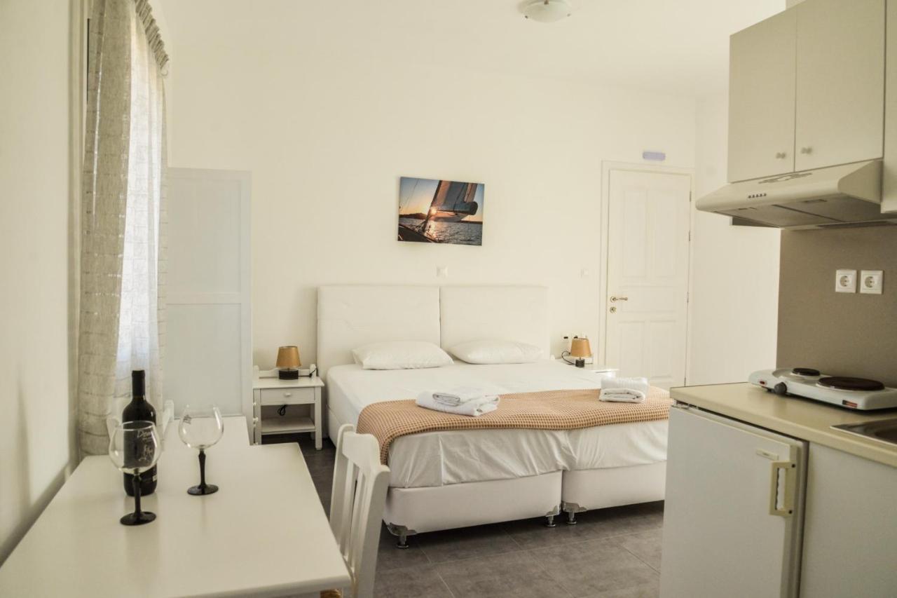 Zeras Apartments Adamantas Exterior photo