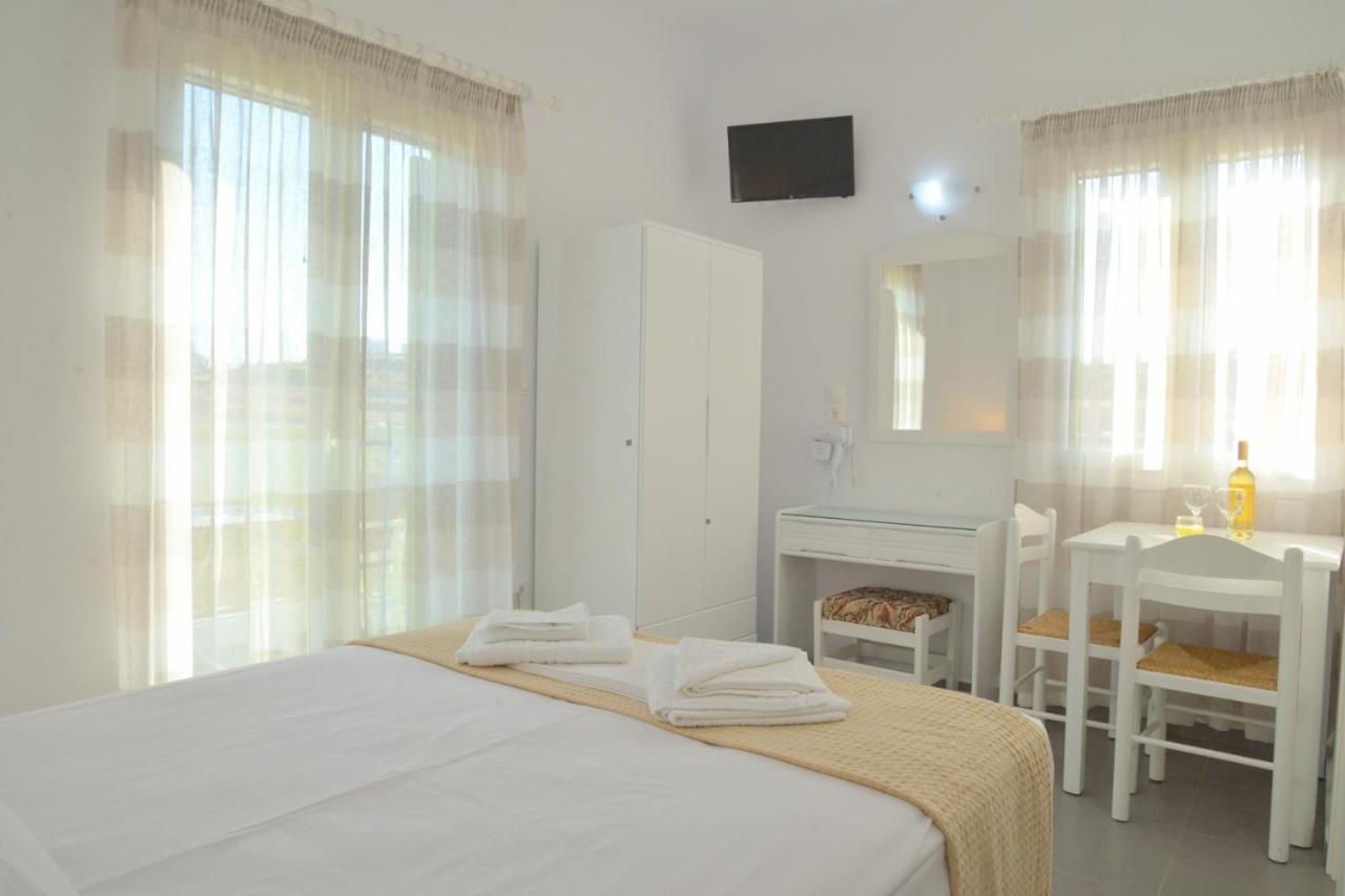 Zeras Apartments Adamantas Exterior photo