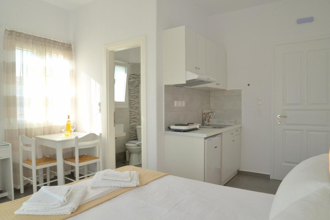 Zeras Apartments Adamantas Exterior photo